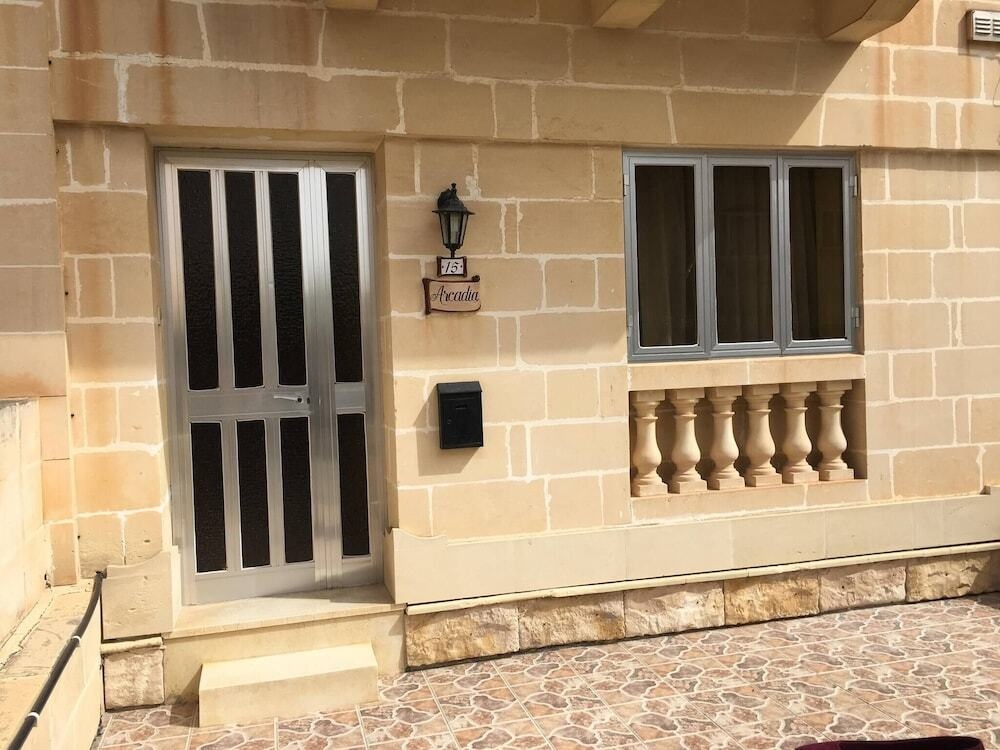 Ground Floor Maisonette In Birzebbugia