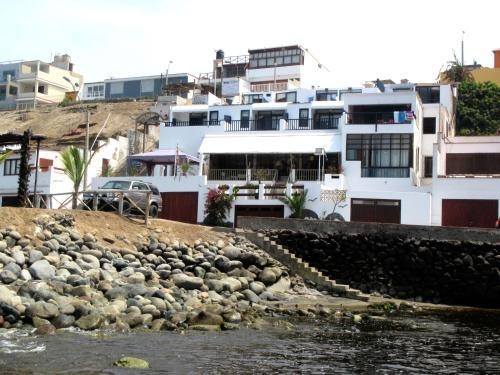 Hostal Los Delfines San Bartolo