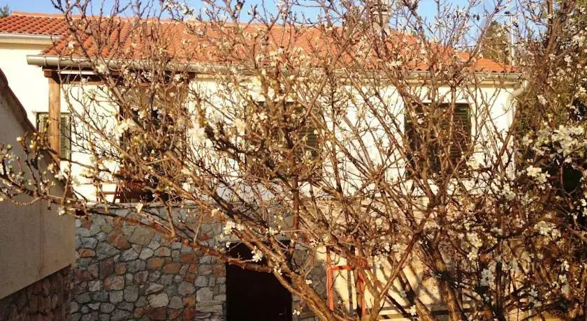 Holiday House Oh La La!