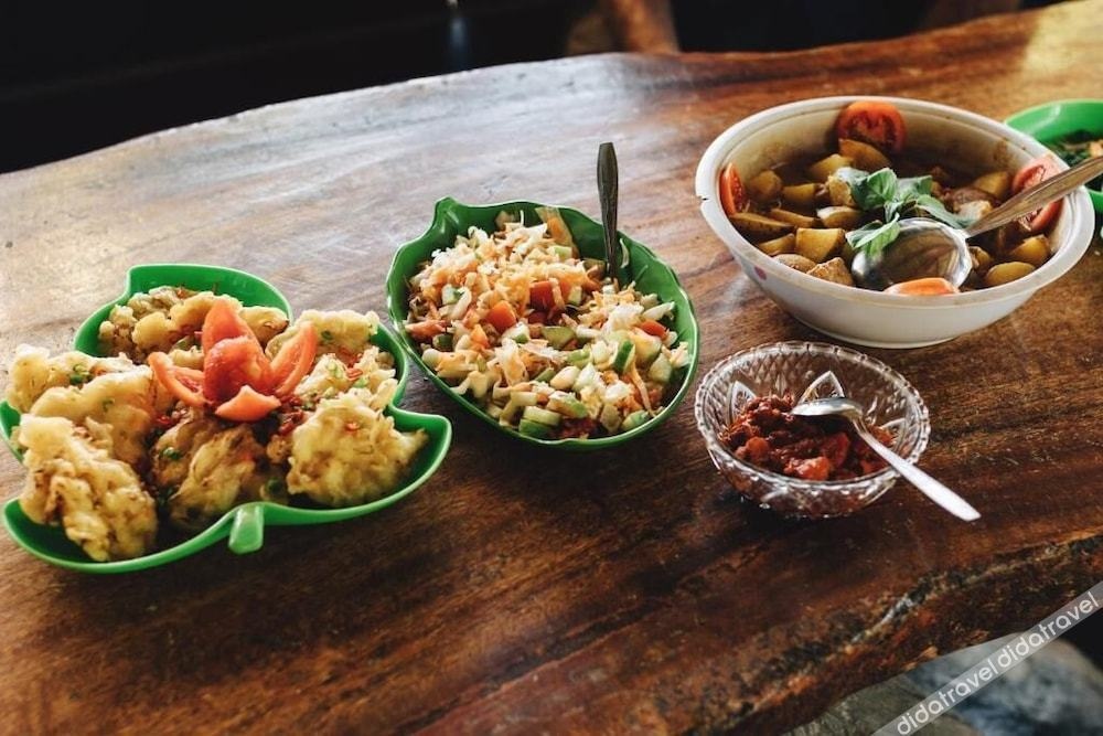 Krui Surf Camp Hotel Mutiara Alam Zandino