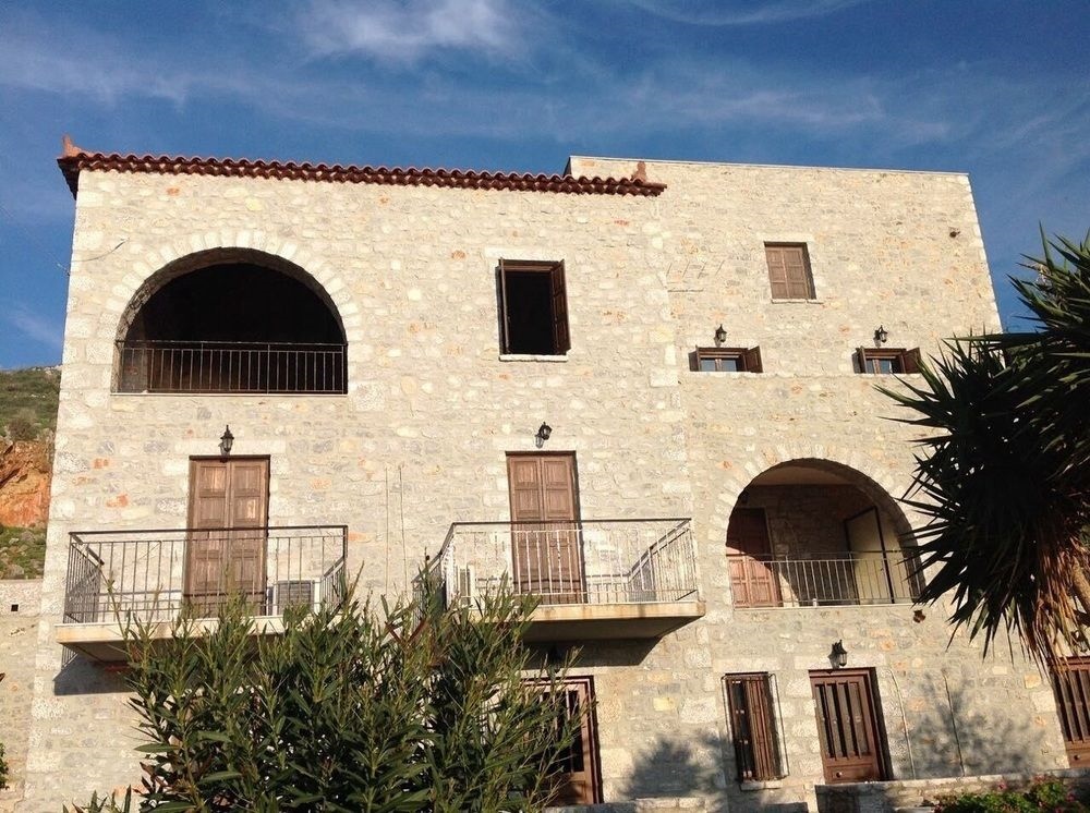 Las Giannakakou Traditional Stone Houses
