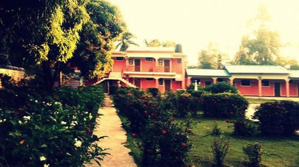 Les Orangers Eco Hotel