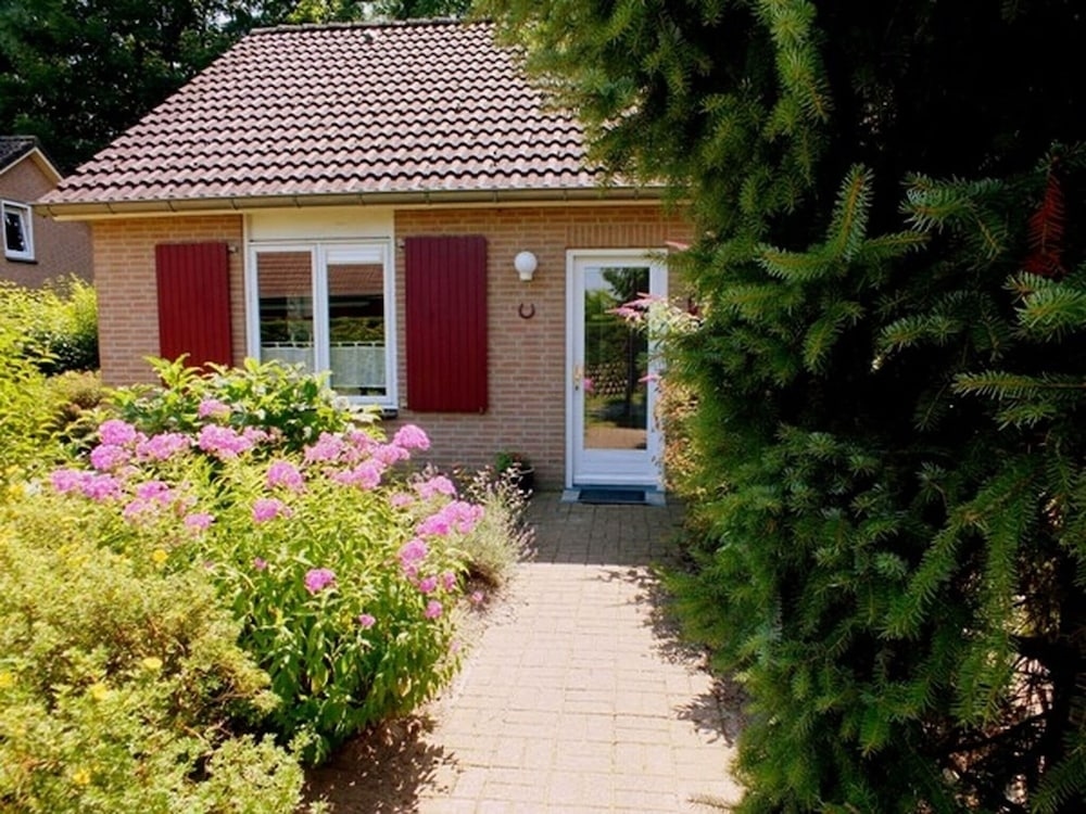 Lush Bungalow In Beek Gem Montferland With Jacuzzi