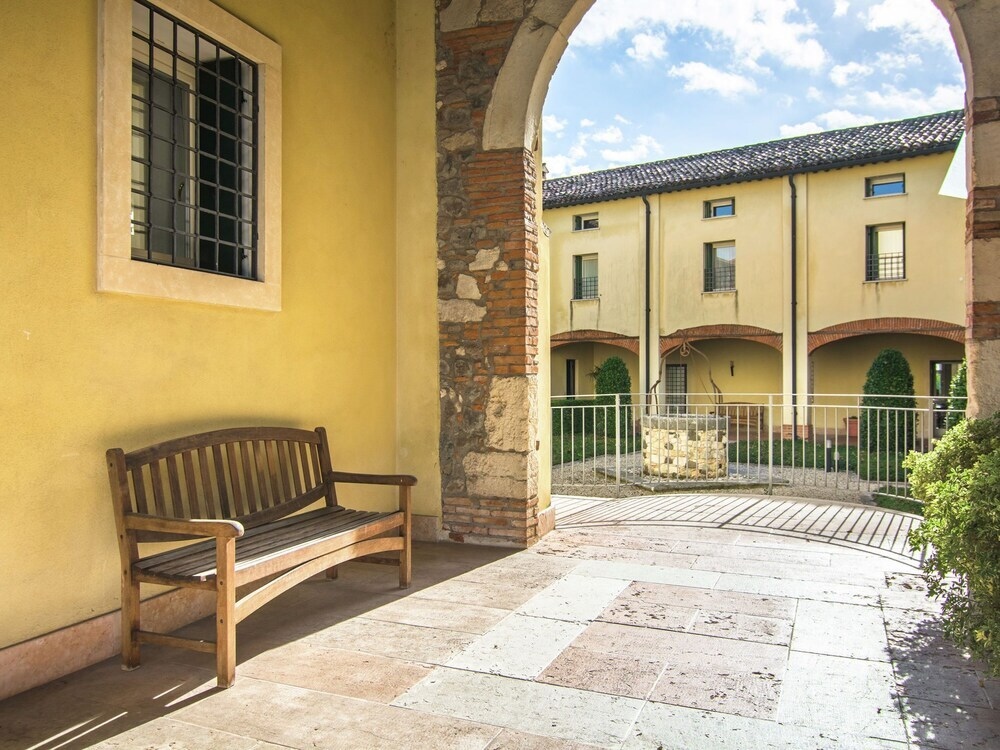 Mansion In Mason With Garden, Garden Furniture, Bicycles