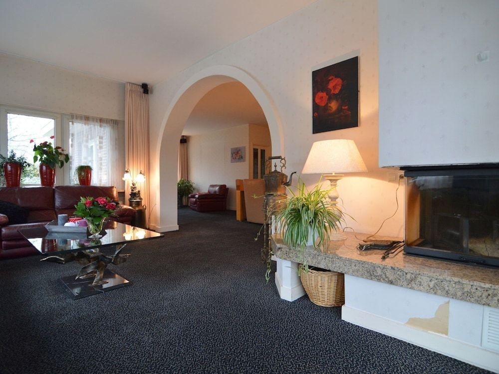 Luxurious Mansion In De Tike With Jacuzzi