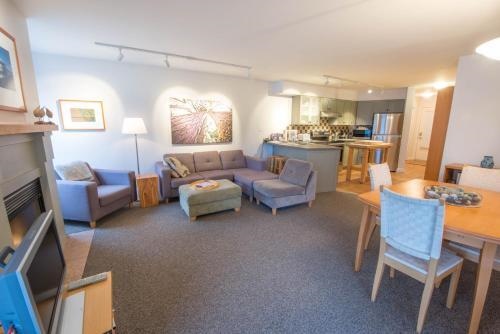 Luxury Oceanfront Condo By Onlybc 101