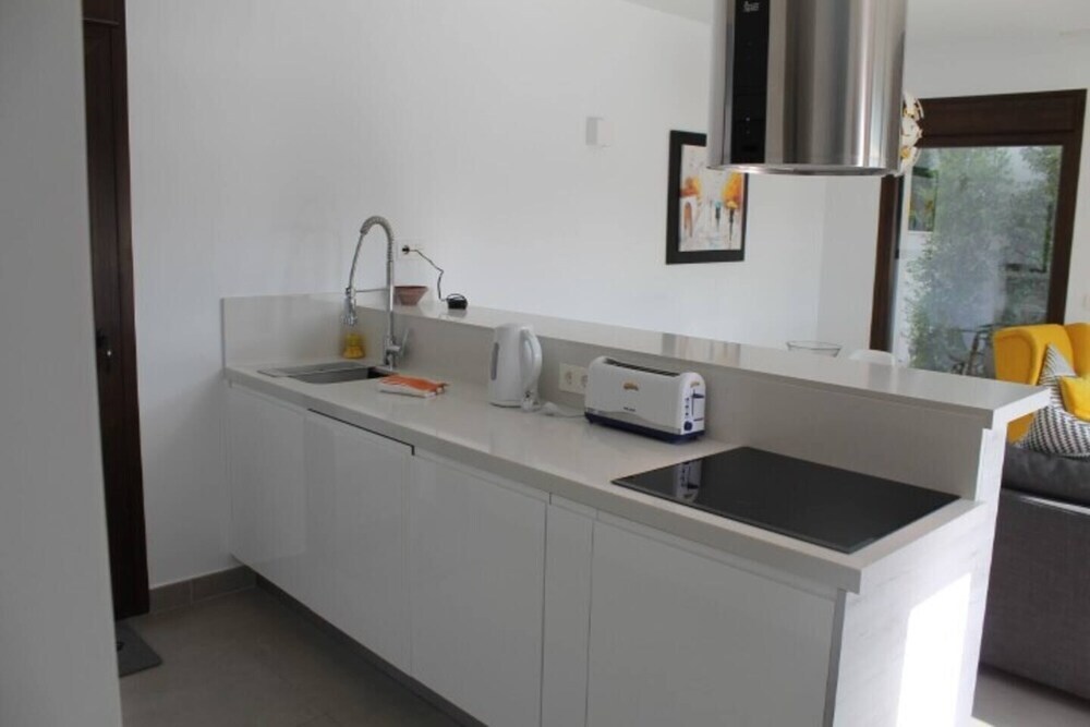 Luxurious Villa Sleeps 6 With Private Pool LM1