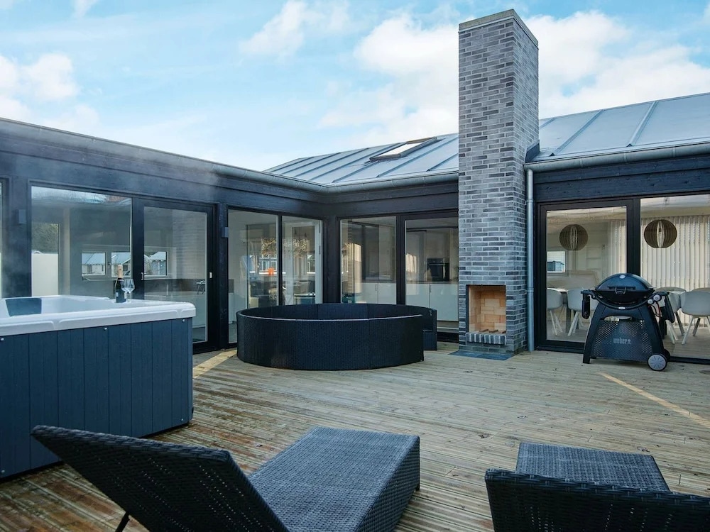 Modern Holiday Home In Glesborg With Swimming Pool