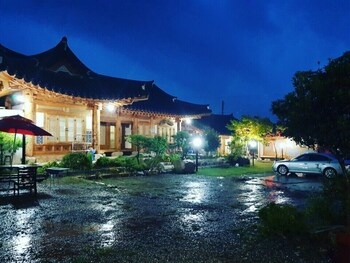 Mr.Choi Hanok Pension