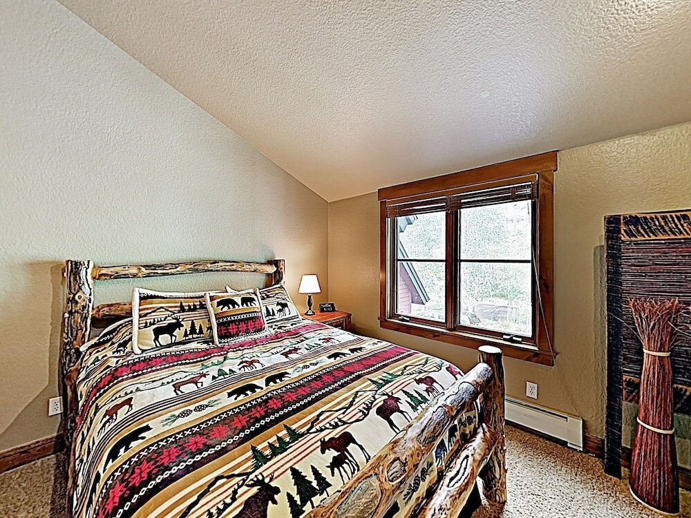 New Listing! Alpine Getaway W/ Deck, Near Skiing 3 Bedroom Home