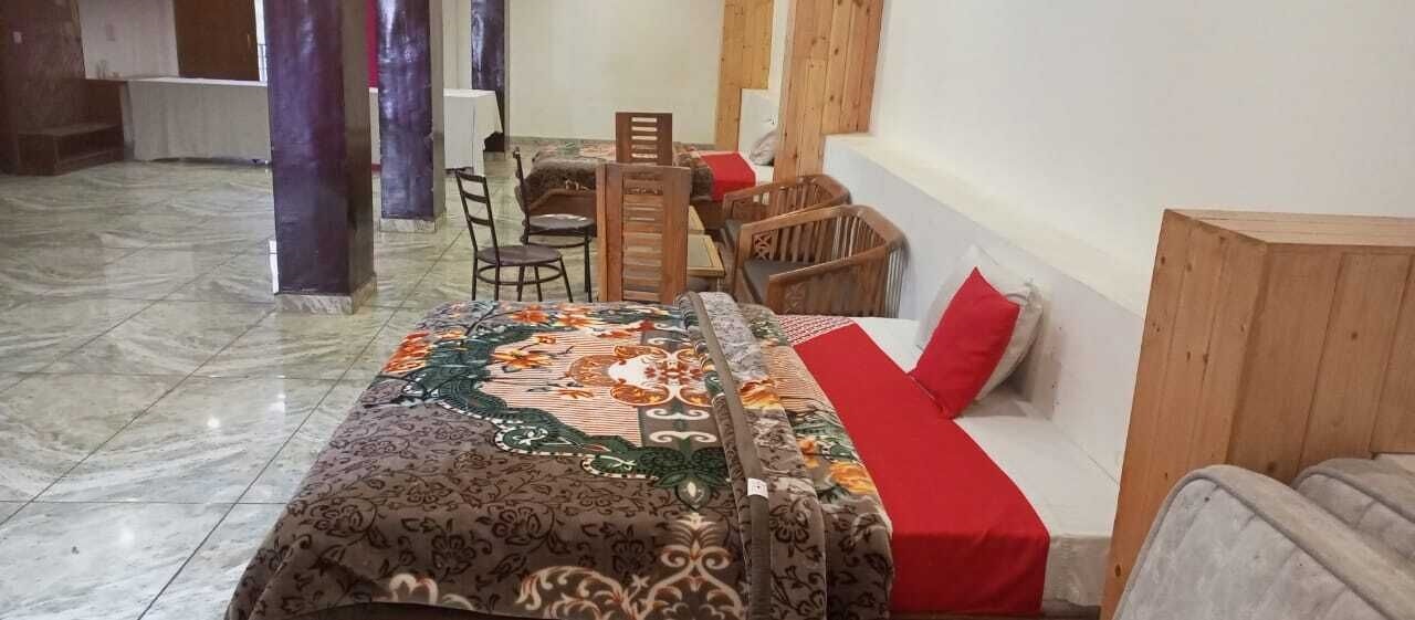 Montrose 11 Boutique