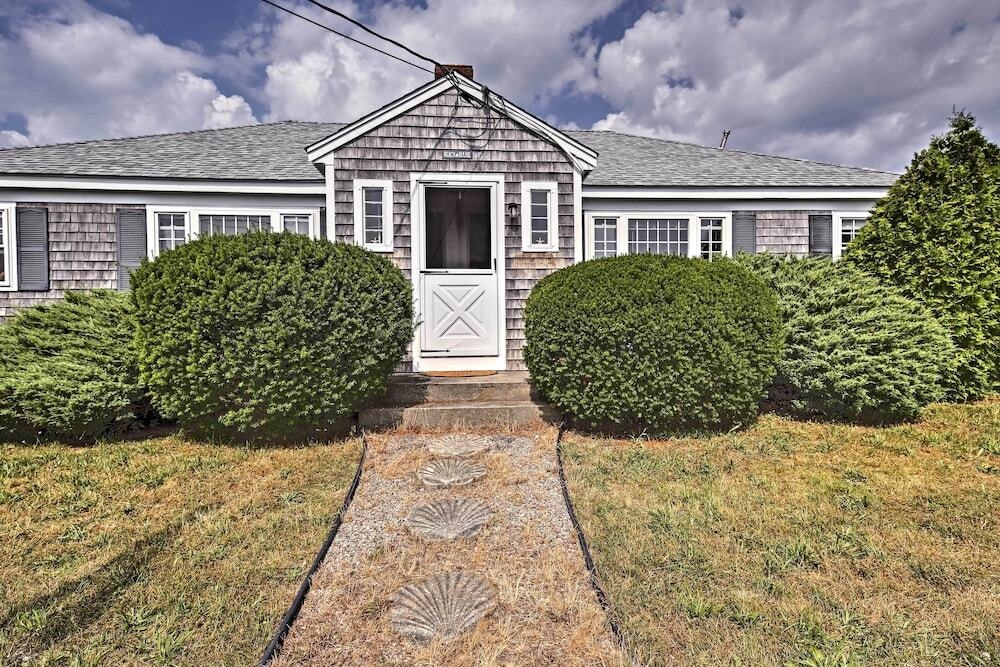 Modern Cape Cod Cottage: Walk To Craigville Beach