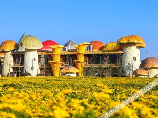Mushroom outdoor luxury hotel