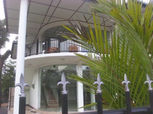 Mahinda Hotel And Restaurant