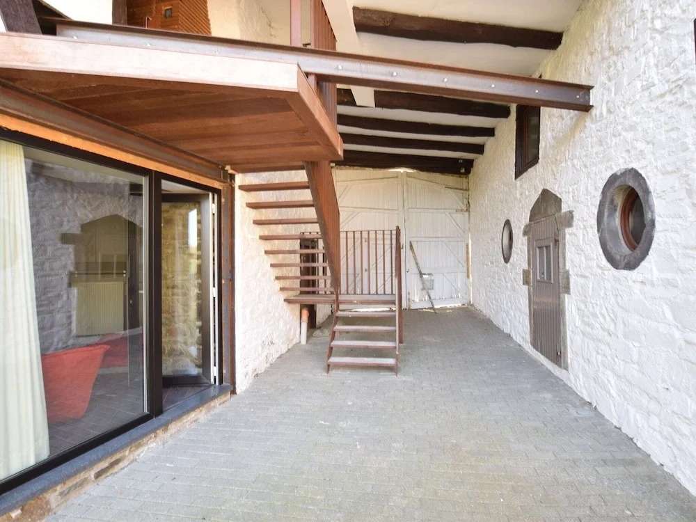 Apartment In Former Coach House