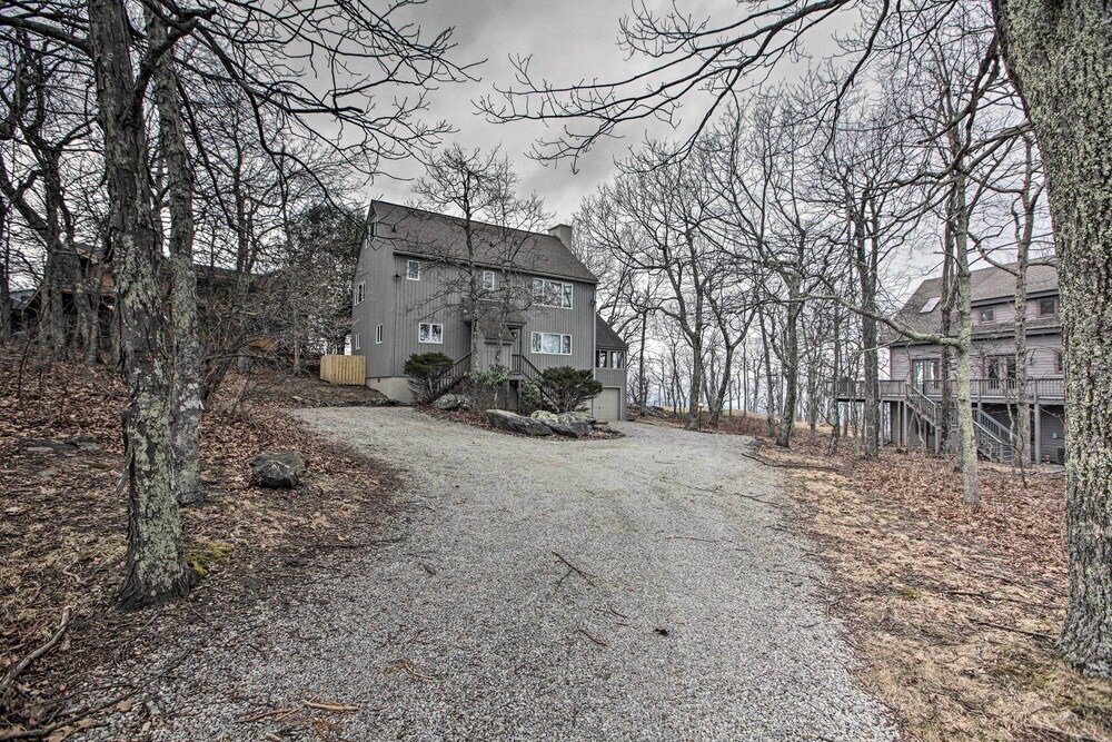Mountaintop Wintergreen Resort Home W/ Deck, Views