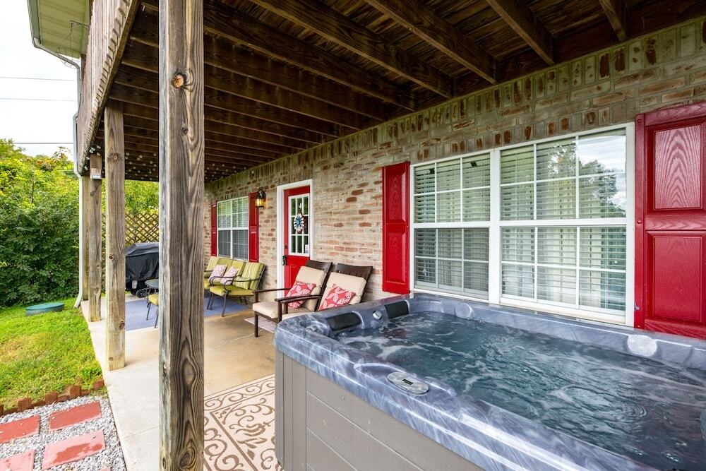 Mountain View Place W Exclusive Hot Tub