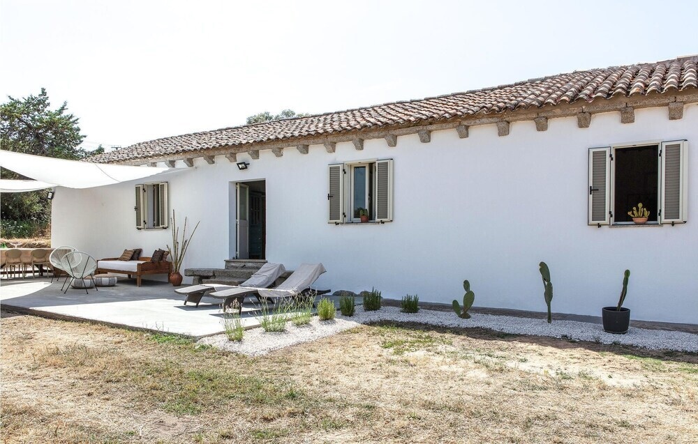 Nice Home In Luogosanto With 2 Bedrooms