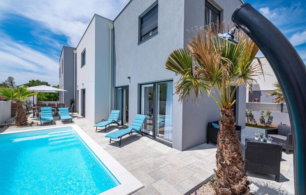 Nice Home In Zaton With 3 Bedrooms, Wifi And Heated Swimming Pool