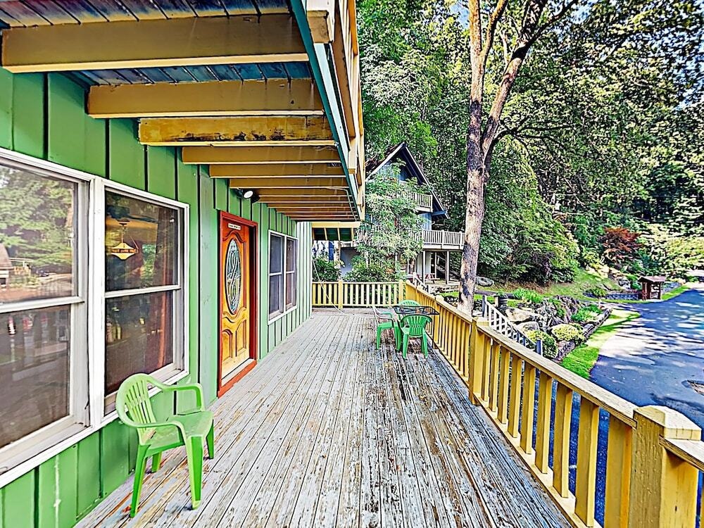 Mountain By Chimney Rock State Park & Lake 4 Bedroom Home