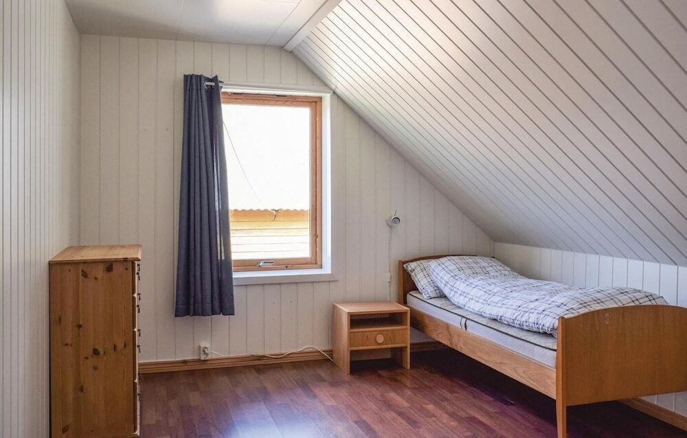 Nice Home in Steinstø With 4 Bedrooms and Wifi