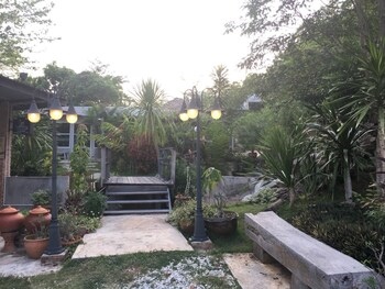 Nongbualumphu Signature