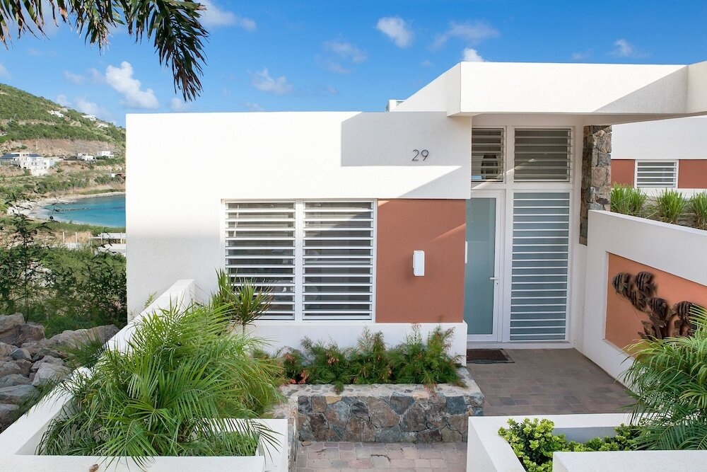 Modern Ocean View Villa, Huge Lap Pool, Ac, Free Wifi, Sat Tv, Beach Access