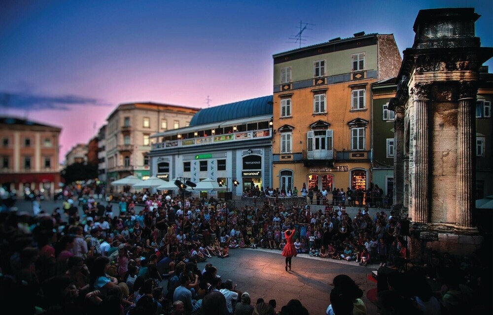 Nice Home In Pjescana Uvala With Wifi And 3 Bedrooms