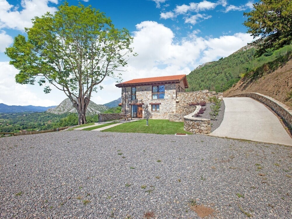 Beautiful Apartment, Rural Location With Stunning Views Of The Picos De Europa