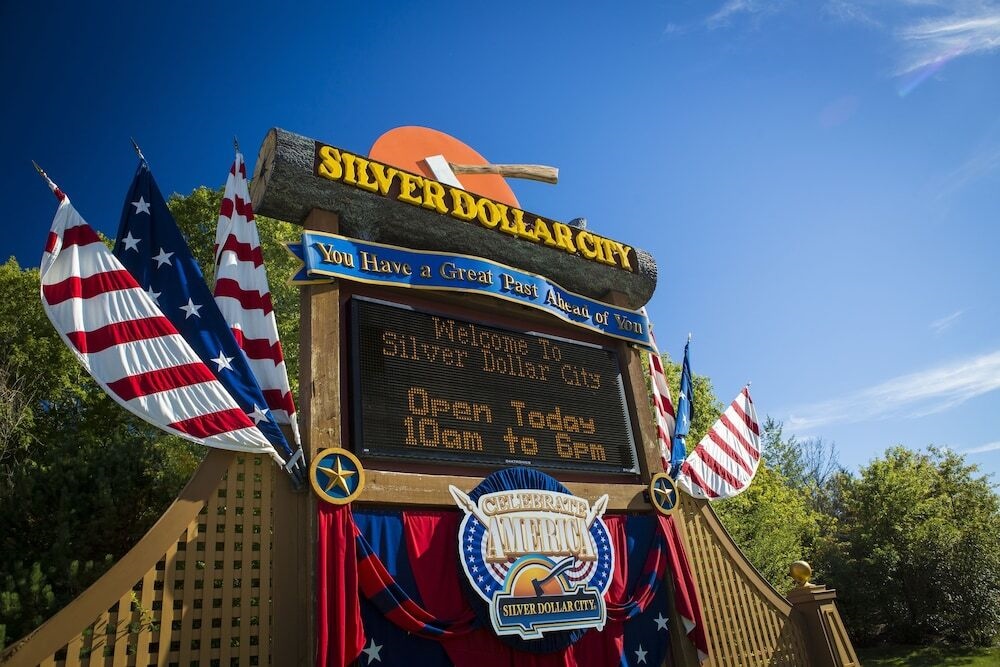 Nestled Inn Lodge 3 Bedroom Home By Redawning