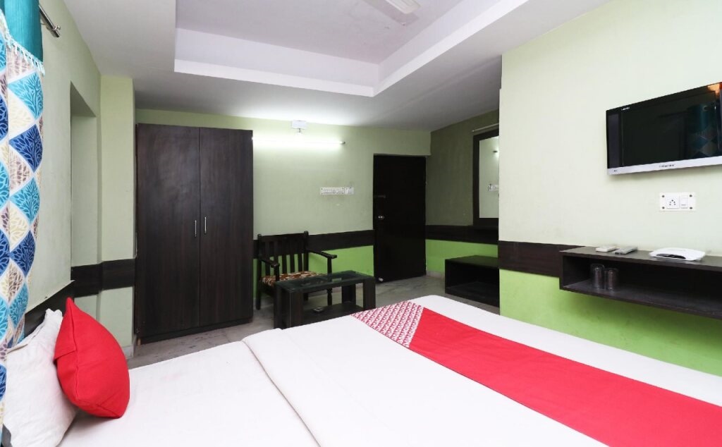 Capital O 16872 Chakra Nayan Tara