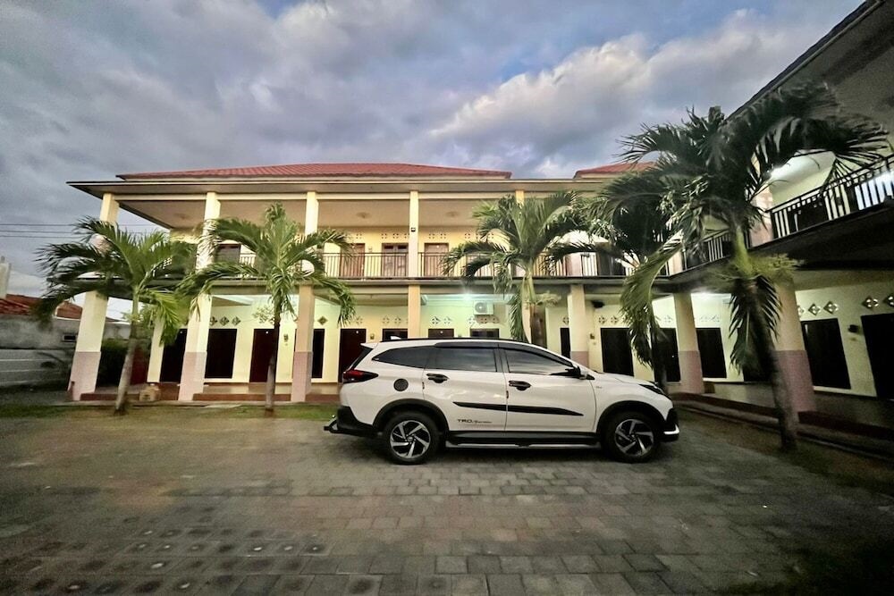 Oyo Life 93504 Kost Krisna