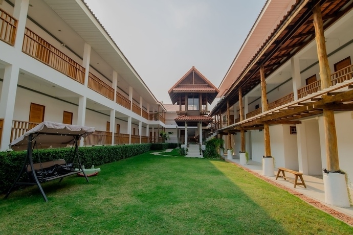 Paradise Golf & Lake Resort