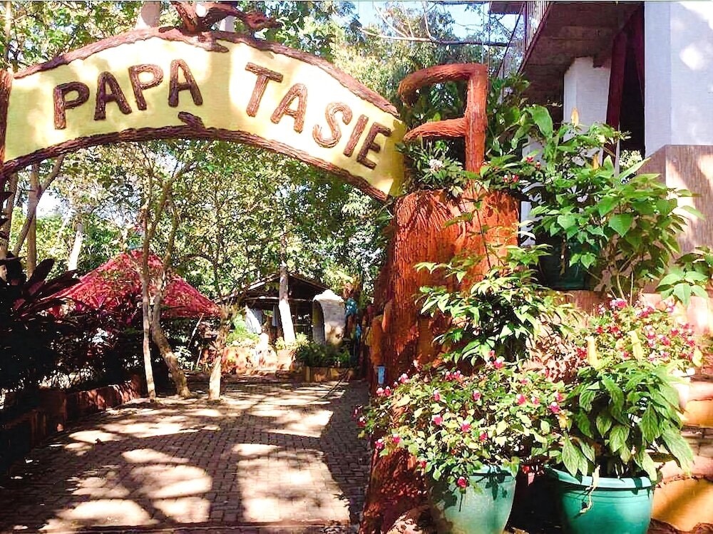 Papa Tasi Lake Side Hotel And Park