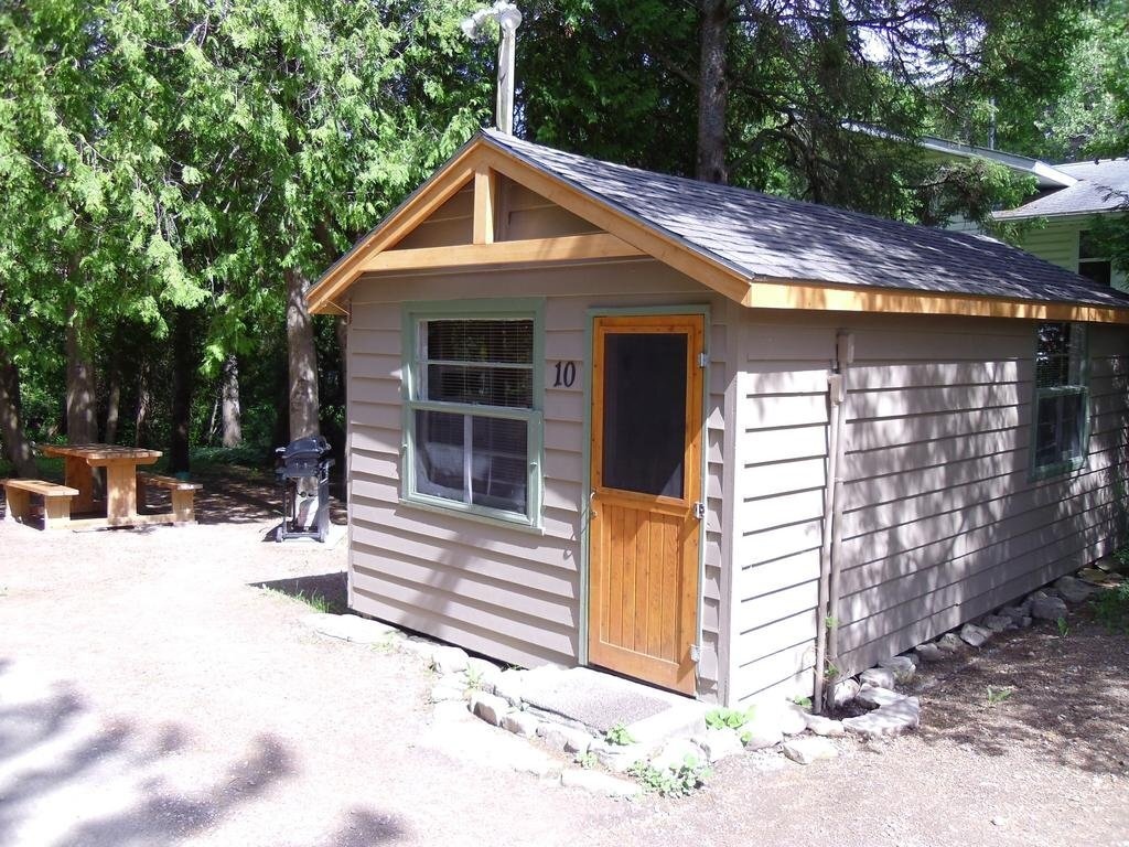 Peacock Villa Motel & Cabins