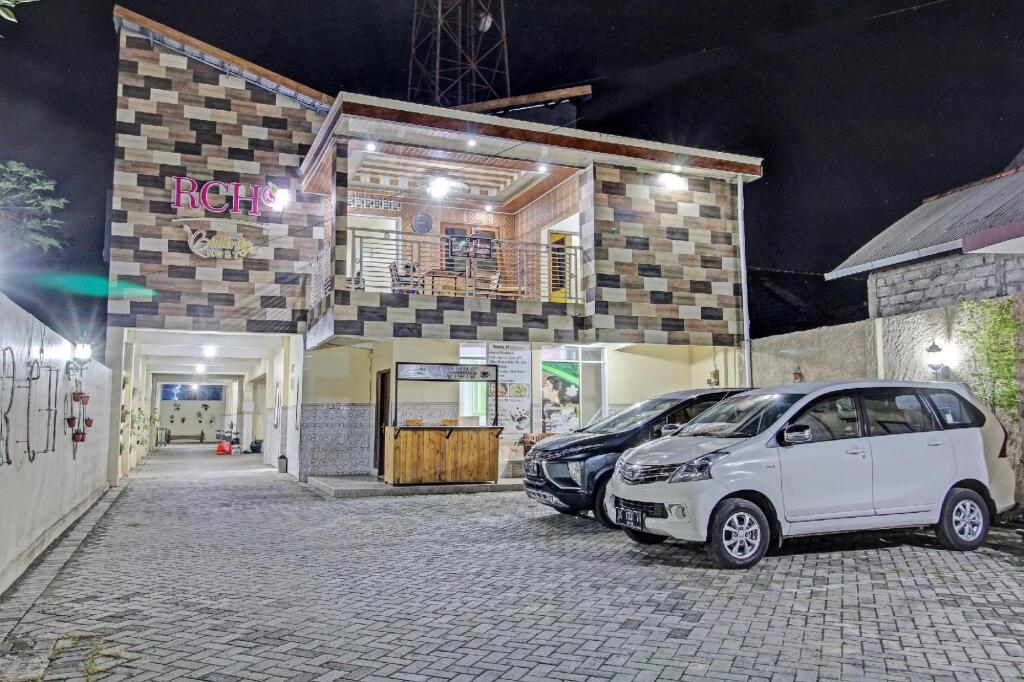 Butterfly Kost by OYO