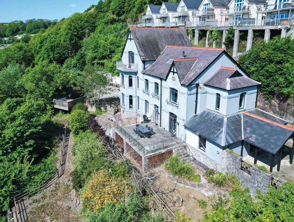 Pendine Manor - 9 Bedroom Manor House - Pendine