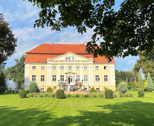 Pałac Henrykow