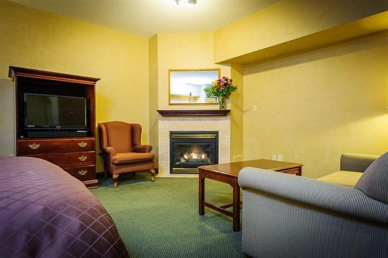 Peterborough Inn & Suites Hotel