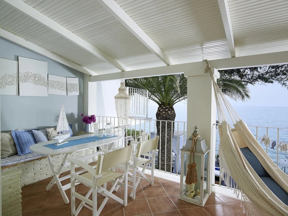 Paradisso Beach Villas