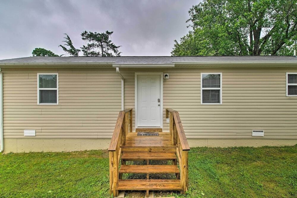 Pet-Friendly West Plains Home Near Downtown!