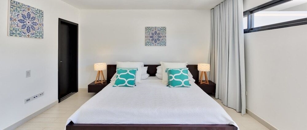 Penthouse With Simpson Bay Views! Terrace W/ Jacuzzi, Wifi, Ac, Concierge Service