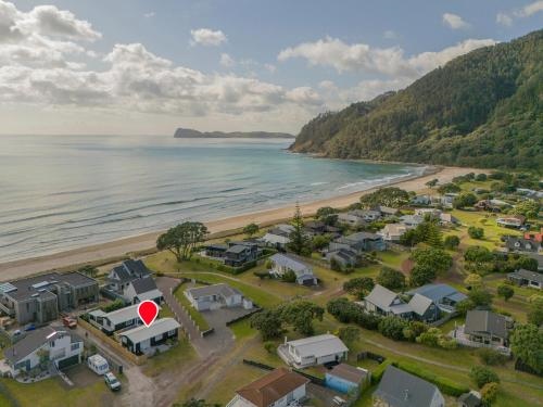 Retreat By The Beach - Pauanui Holiday Home