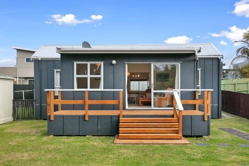 Clara's Togs And Towels - Waihi - Bachcare Nz