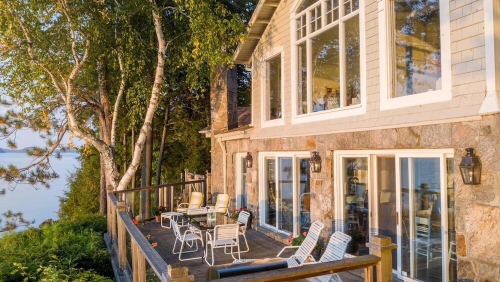 Red Pines A Lake Of Bays Gem On A Very Private West Exposure 210' Ft Point