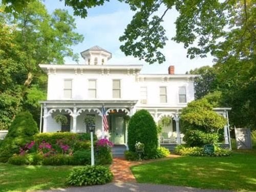 Quintessentials Bed And Breakfast And Spa