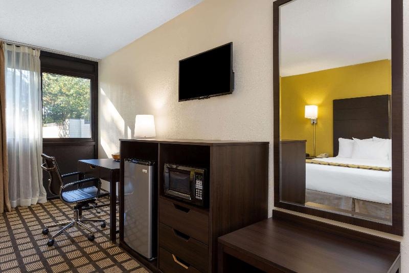 Baymont By Wyndham Queensbury / Lake George