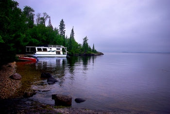 Rainy Lake Houseboats