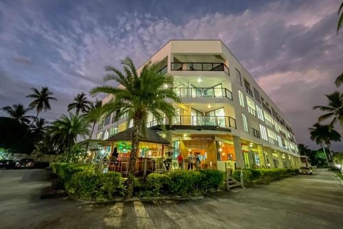 Ramada Suites By Wyndham Seafront Coral Coast