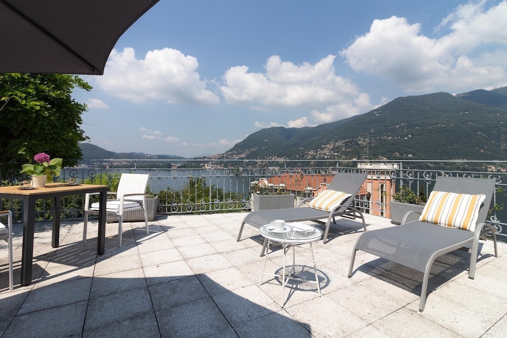 Como Lake Vista - by MyHomeInComo